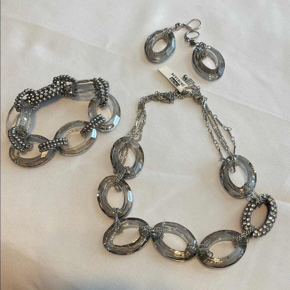 Cache Elegant Silver Jewelry Set